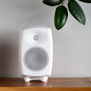 Genelec G Five  SPL 110 dB  150 W Bass (Class AB) + 120 W Treble (Class AB) 32 Hz - 25 kHz  Aktywny głośnik, imponujące możliwości z eleganckim designem. - 3