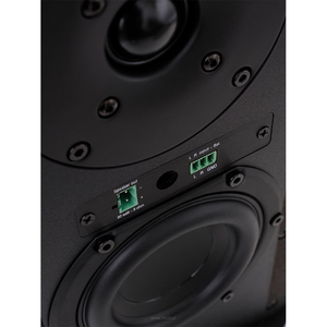 Cornered Audio A3 to aktywny głośnik Bluetooth 5.0 z DSP i wzmacniaczem 2 × 60 W. Podłącz TV oraz dodatkowy C3 i stwórz kompaktowy system stereo. - 3