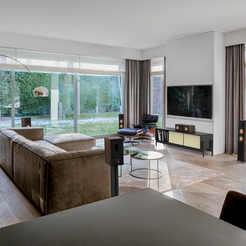 KLIPSCH RP-6000F II WALNUT – mocny zestaw głośników do  kina domowego (fronty RP-6000F II Ebony – 2 szt  surround RP-500M II Walnut – 2 szt centralny RP-504C II Walnut) potężny zestaw do filmów, muzyki i gamingu