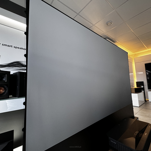 Mistrzostwa Europy w piłce nożnej na dużym ekranie  Zestaw do restauracji / baru / domu / na taras / do apartamentu Projektor EPSON EH LS 800  Ekran elektrycznie wysuwany SUPREMA LIBRA ELECTRO 120 