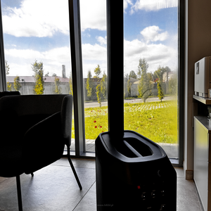 Mistrzostwa Europy w piłce nożnej na dużym ekranie  Zestaw do restauracji / baru / domu / na taras / do apartamentu Projektor EPSON EH LS 800  Ekran elektrycznie wysuwany SUPREMA LIBRA ELECTRO 120 