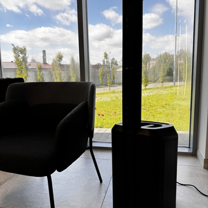 Mistrzostwa Europy w piłce nożnej na dużym ekranie  Zestaw do restauracji / baru / domu / na taras / do apartamentu Projektor EPSON EH LS 800  Ekran elektrycznie wysuwany SUPREMA LIBRA ELECTRO 120 