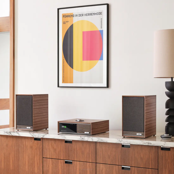 RUARK Konsola Muzyczna R610 + Głośniki Sabre-R  Obudowa z forniru z orzecha włoskiego
