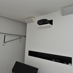 Cornered Audio C5 8 OHM – BIAŁY lub CZARNY / wymiary: 440x214x154mm / dwudrożny: 2 x woofer 5,5 cala / moc: 80 W RMS 8 ohm, 300 W max / pasmo: 60 – 25.000 Hz / efektywność 91 dB - 13