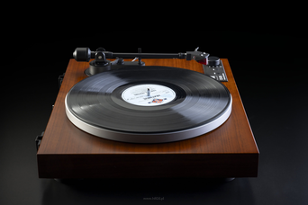 Dual CS 429 Automatyczny gramofon Hi-Fi z wbudowanym przedwzmacniaczem.