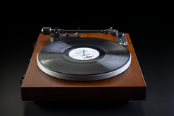 Dual CS 429 Automatyczny gramofon Hi-Fi z wbudowanym przedwzmacniaczem.