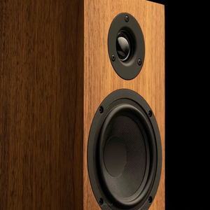 Pro-Ject Juke Box S2 HIFI SET System oferuje odtwarzanie płyt winylowych, dwa wejścia  liniowe oraz Bluetooth oraz jedno wyjście linowe. Wbudowany wzmacniacz stereo posiada moc 2 × 50W z kolumnami głośnikowymi Speaker Box 5 S2 - 5
