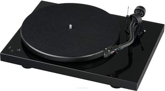 Pro-Ject Debut S-Shape Gramofon z ramieniem typu S o długości 8,6’’, wykonano z aluminium. Posiada fabrycznie ustawioną wkładkę Pick It S2 ( mm).