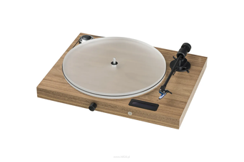 Pro-Ject Juke Box S2 System oferuje odtwarzanie płyt winylowych, dwa wejścia  liniowe oraz Bluetooth oraz jedno wyjście linowe. Wbudowany wzmacniacz stereo posiada moc 2 × 50W