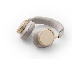 BANG & OLUFSEN  Beoplay H100 Hourglass Sand  Hi-Res do 96 kHz / 24 bitów Dolby Atmos, do 5 godzin odtwarzania po zaledwie 5 minutach ładowania