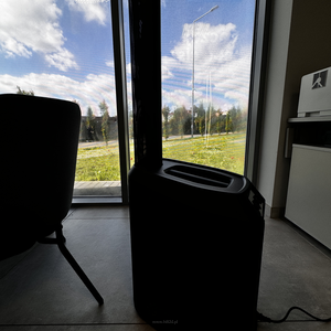 Mistrzostwa Europy w piłce nożnej na dużym ekranie Zestaw bezprzewodowy do restauracji / baru / domu / na taras / do apartamentu Projektor EPSON EH LS 800  Ekran elektrycznie wysuwany SUPREMA LIBRA ELECTRO 120 