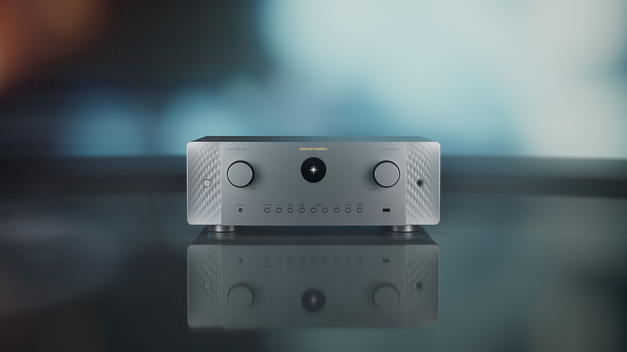 Smukły amplituner Marantz CINEMA 70s Series 2 z HEOS, HDMI 2.1, pełnymi wyjściami pre-out i możliwością obsługi Dirac Live.