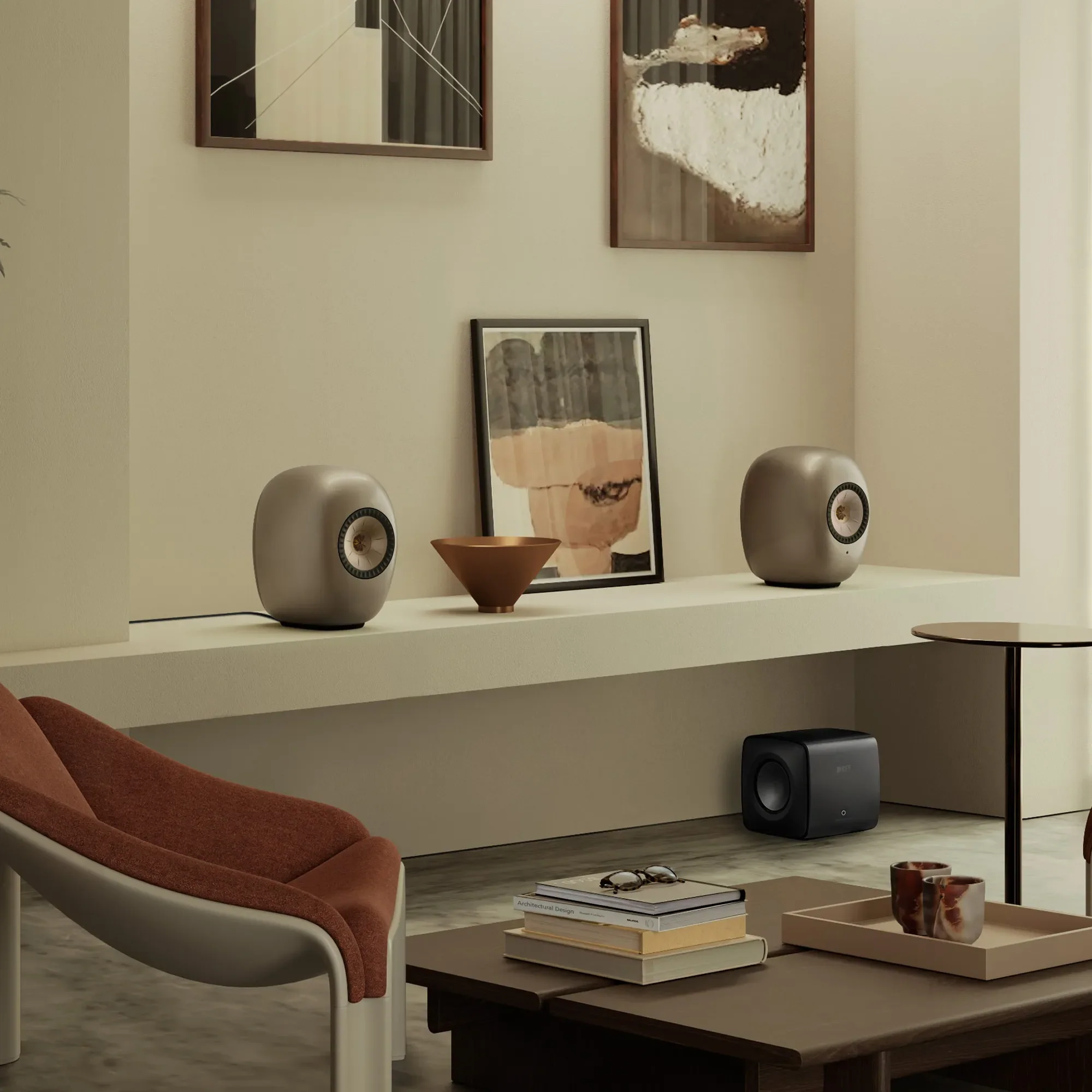 KEF LS LUXE Eclipse Black – bezprzewodowy streaming muzyki Bezprzewodowe kolumny aktywne KEF LS LUXE w wykończeniu Eclipse Black, ustawione na dedykowanych podstawach S-LUXE w nowoczesnym salonie. System umożliwia odtwarzanie muzyki z popularnych serwisów streamingowych i urządzeń mobilnych.
